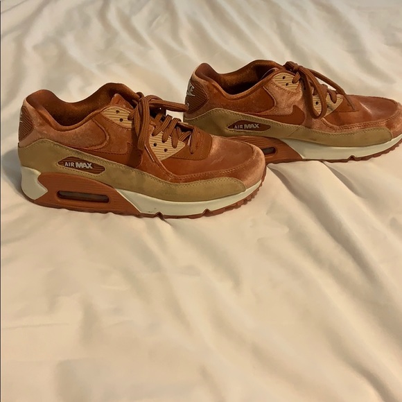 Peach Velvet Nike Air Max - US 7.5 - Picture 3 of 4